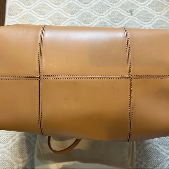 Tory Burch Block T Tote in Tan Leather  w/ removable pouch. - Picture 5 of 5